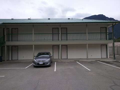 4 Pines Motel